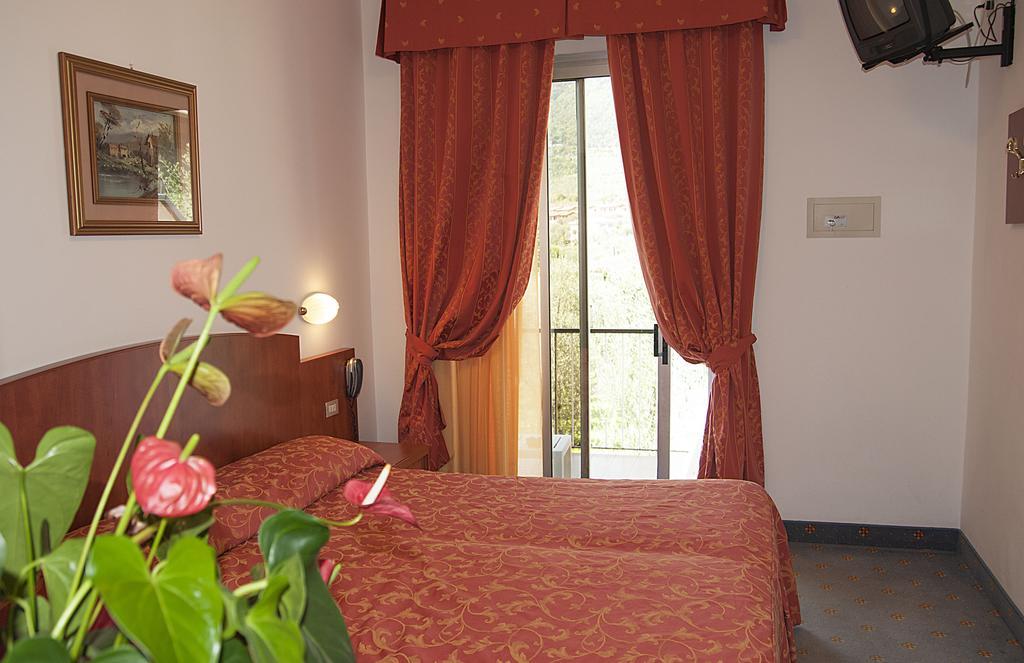 Hotel Garden Limone sul Garda Room photo